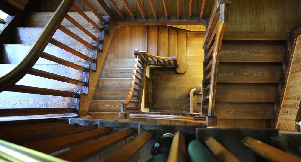 Renowacja starych schodów