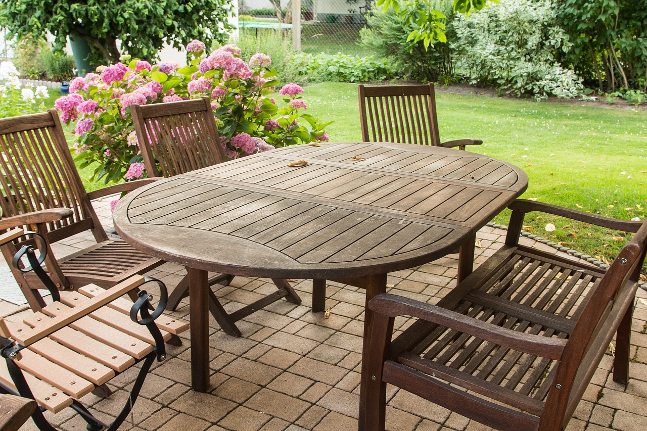 How to safely store garden furniture through autumn and winter?