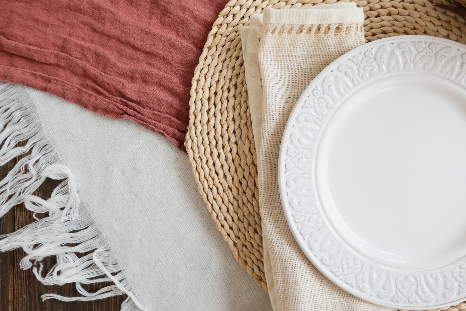 Why Round Linen Tablecloths are the Best